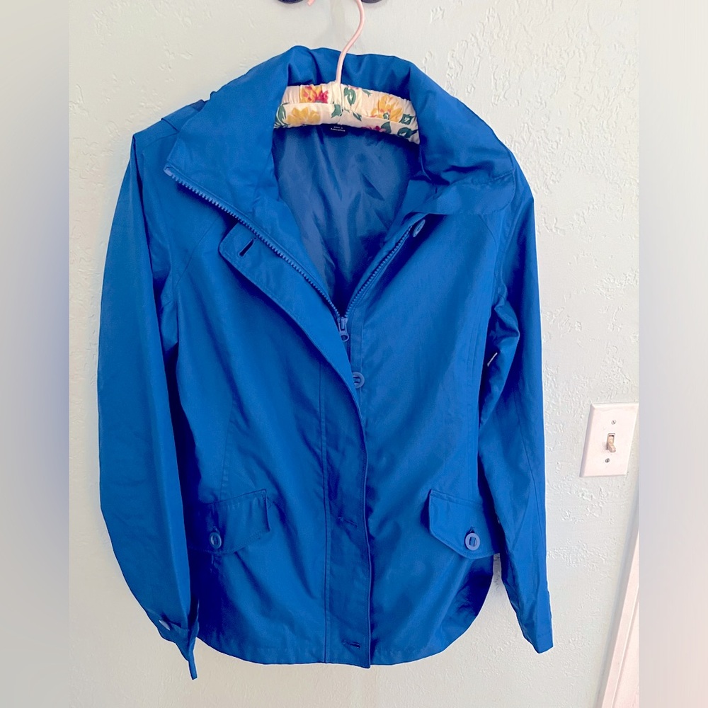 Lands’End blue lined coat size 6-8